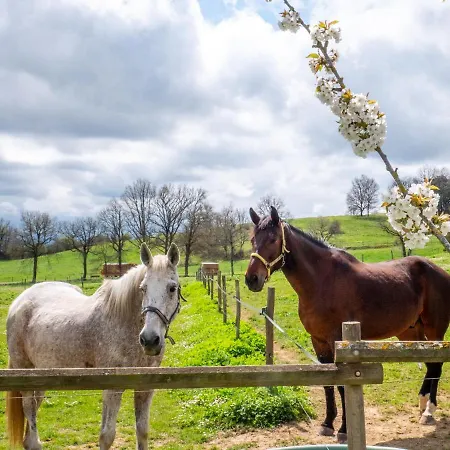 Et Roulottes Au Domaine De La Trille Lantgård *
