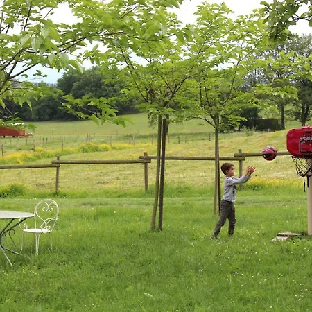 Et Roulottes Au Domaine De La Trille Farm stay Sainte-Foi
