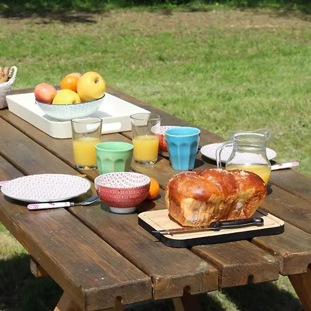 Alojamento de Turismo Rural Et Roulottes Au Domaine De La Trille *