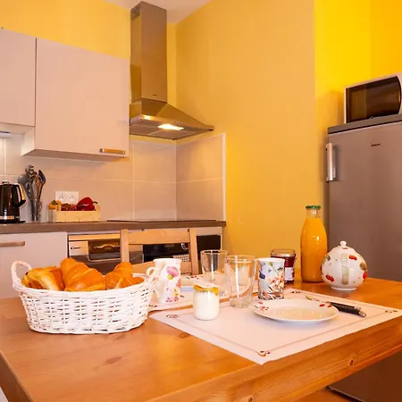 Et Roulottes Au Domaine De La Trille Farm stay