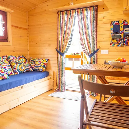 Farm stay Et Roulottes Au Domaine De La Trille *